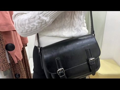 ❤️ Masturbim publik i kurvës së re FeralBerry me një dildo në dhomën e montimit Porno në pornografi sq.hellporno-com.ru
